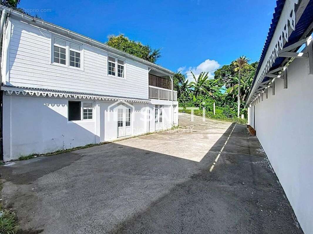 Maison 135 m² à Fort-De-France  - photo 2