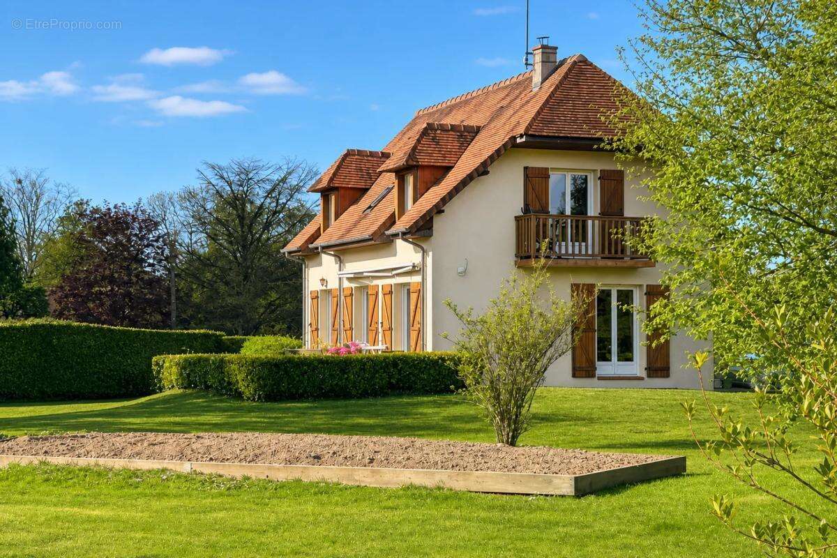 Maison à SAINT-HYMER