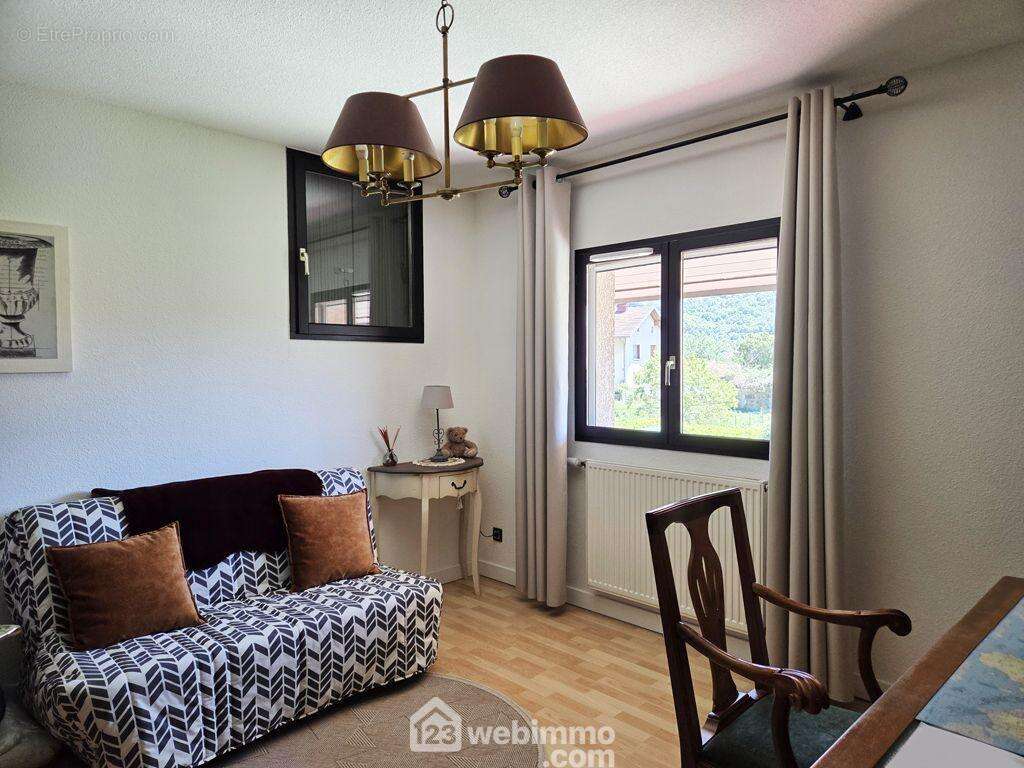 dont une de 14m² et de 2 autres de 12.5m². - Maison à ALBERTVILLE