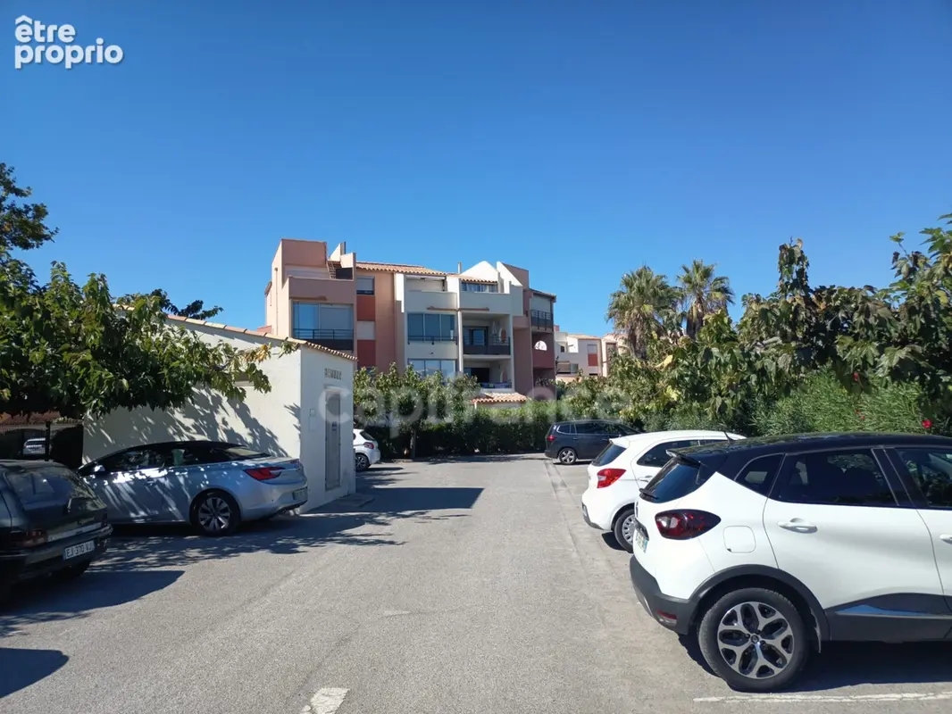  **Le Cap d’Agde comme on l’aime !**  Un appartement entièrement rénové, climatisé, avec piscine et parking, à proximité de la m - photo 7
