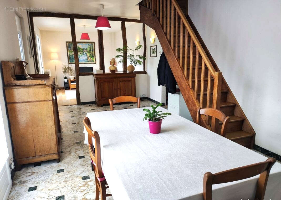 Maison à LES CLAYES-SOUS-BOIS