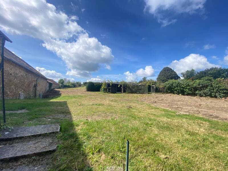 Maison à BUSSIERE-DUNOISE