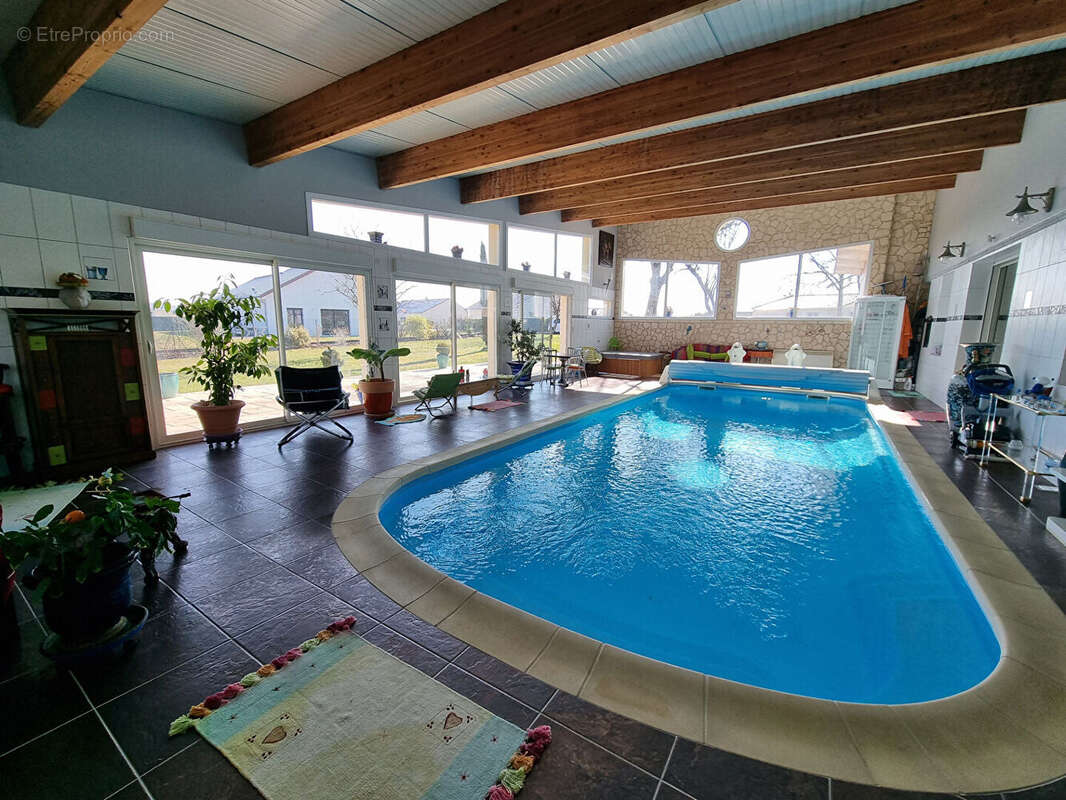 Maison à NEUFCHATEAU