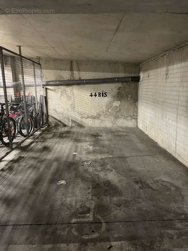 Parking à SARTROUVILLE