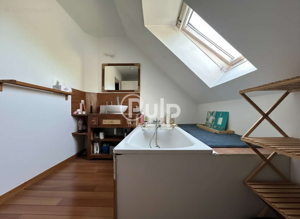 À découvrir sans tarder : belle maison individuelle aux volumes généreux ! - photo 14