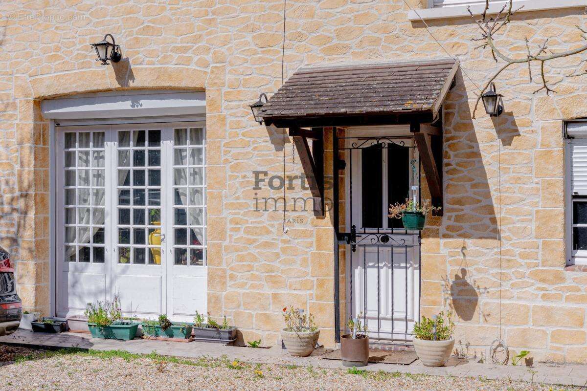 Maison à CHERISY