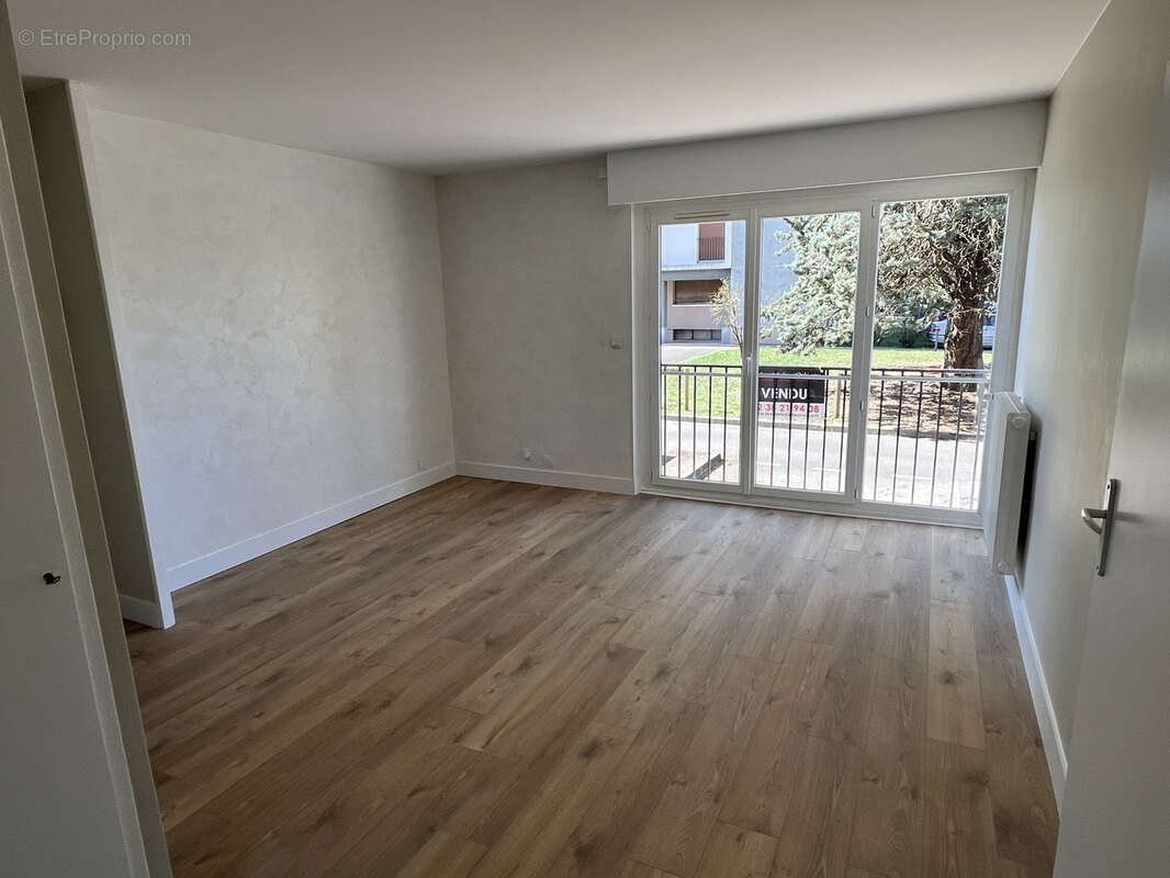 Appartement à LA CHAPELLE-SAINT-MESMIN