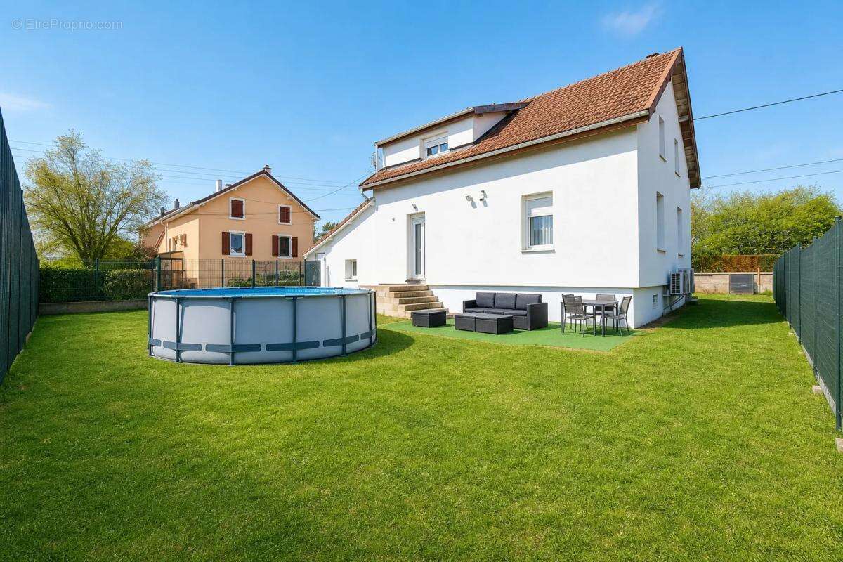 Maison rénovée de 188 m² à Seloncourt, 4 ch - photo 2