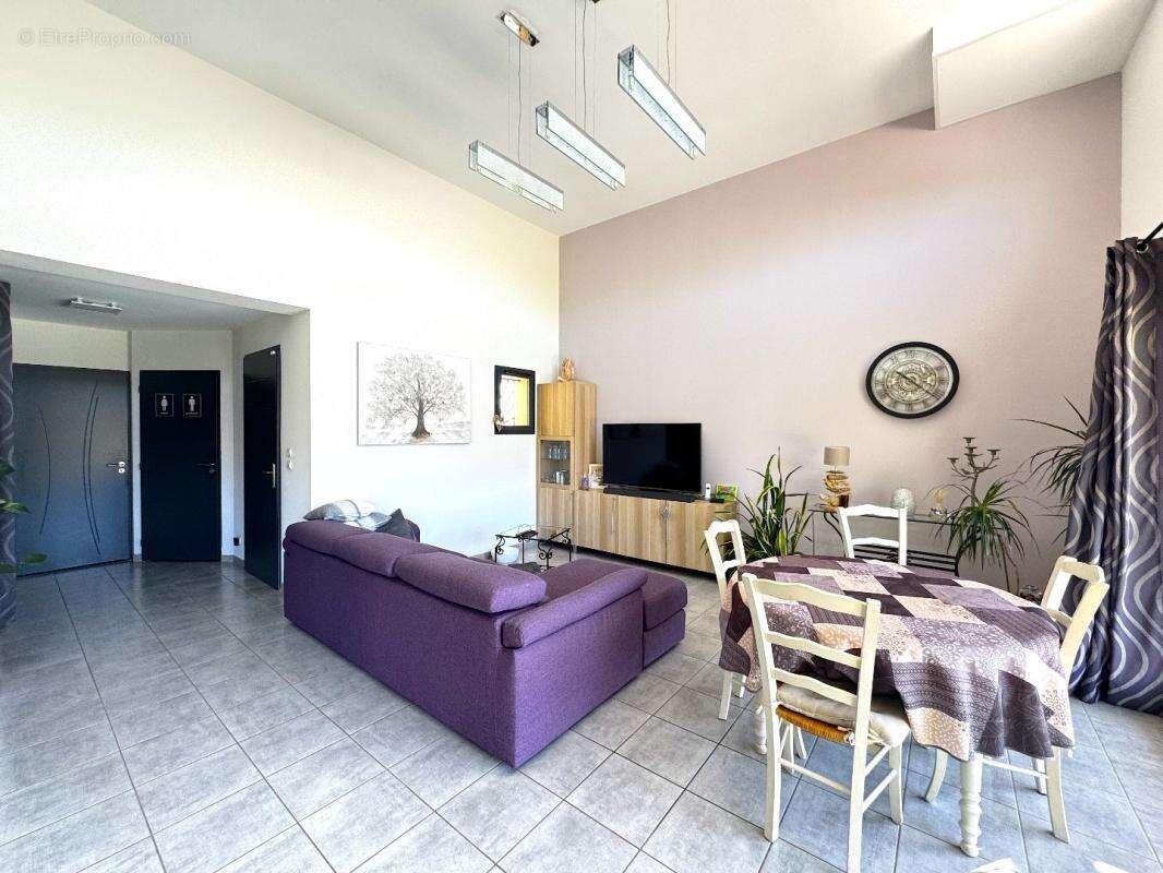 Maison à SAINT-LAURENT-DES-ARBRES