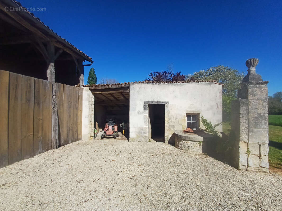 Maison à BAIGNES-SAINTE-RADEGONDE