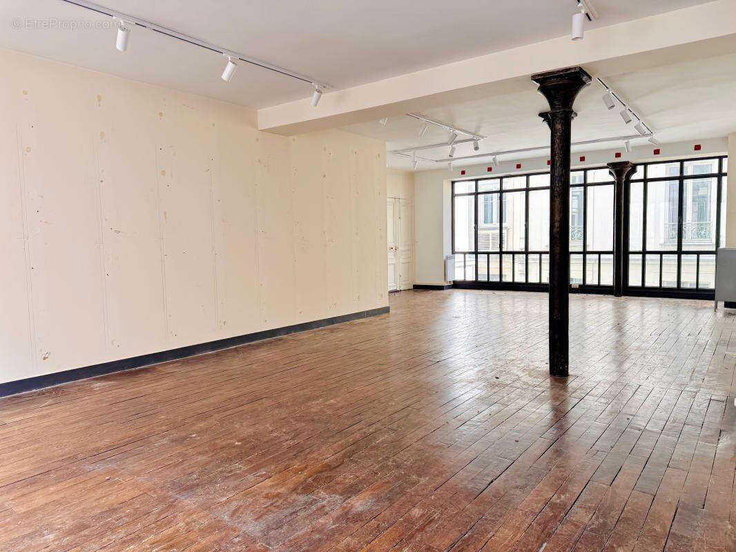 Commerce à PARIS-1E