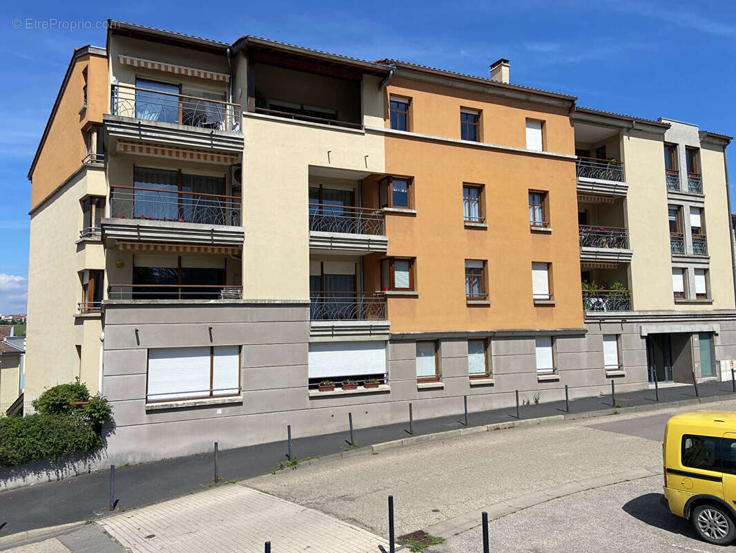 Appartement 99 m² à Roche-La-Moliere  - photo 2