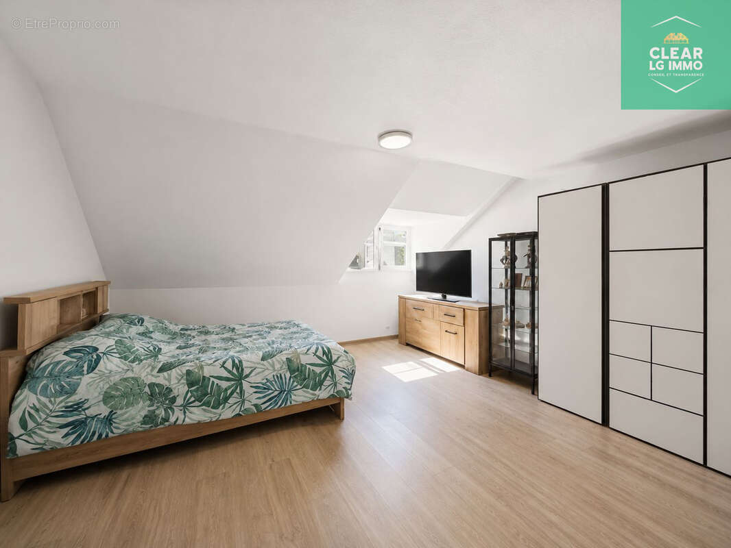 Appartement lumineux avec poutres apparentes - photo 7