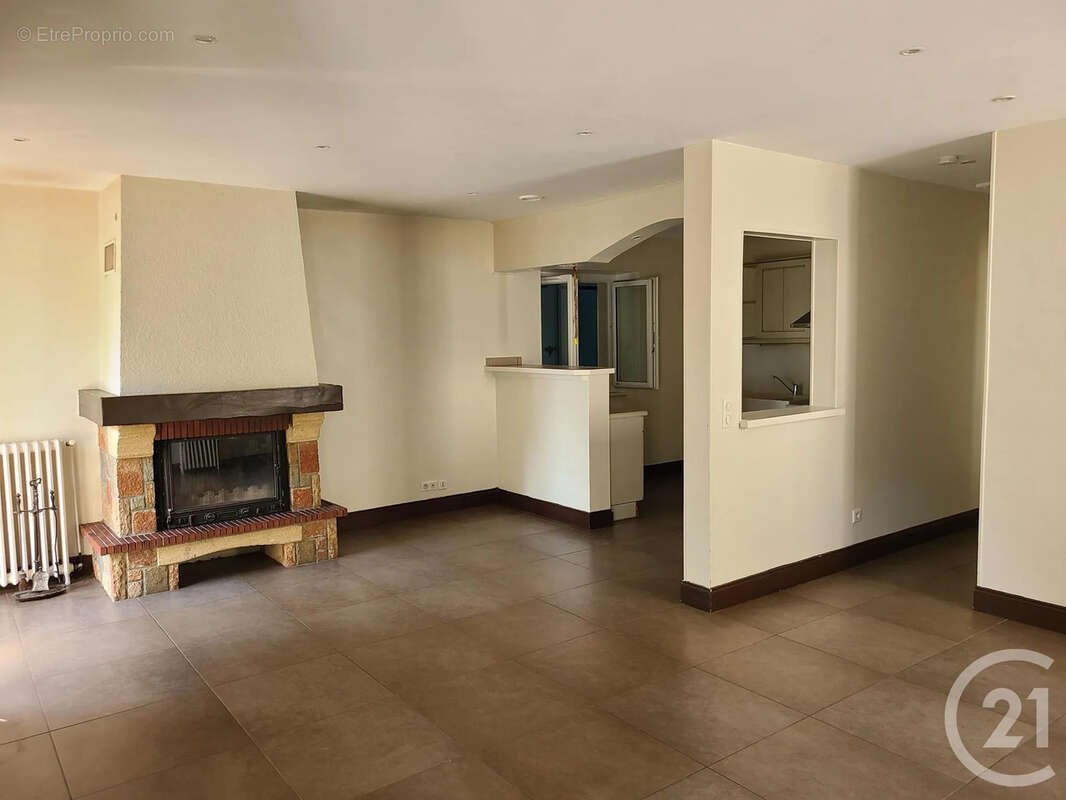 Maison à SAINT-MAMET-LA-SALVETAT