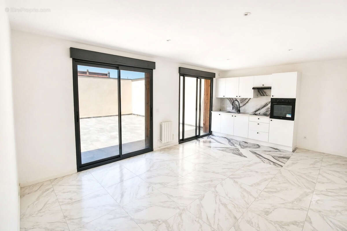 F3 avec terrasse exceptionnelle de 93 m²  Frais de notaire réduits - photo 2
