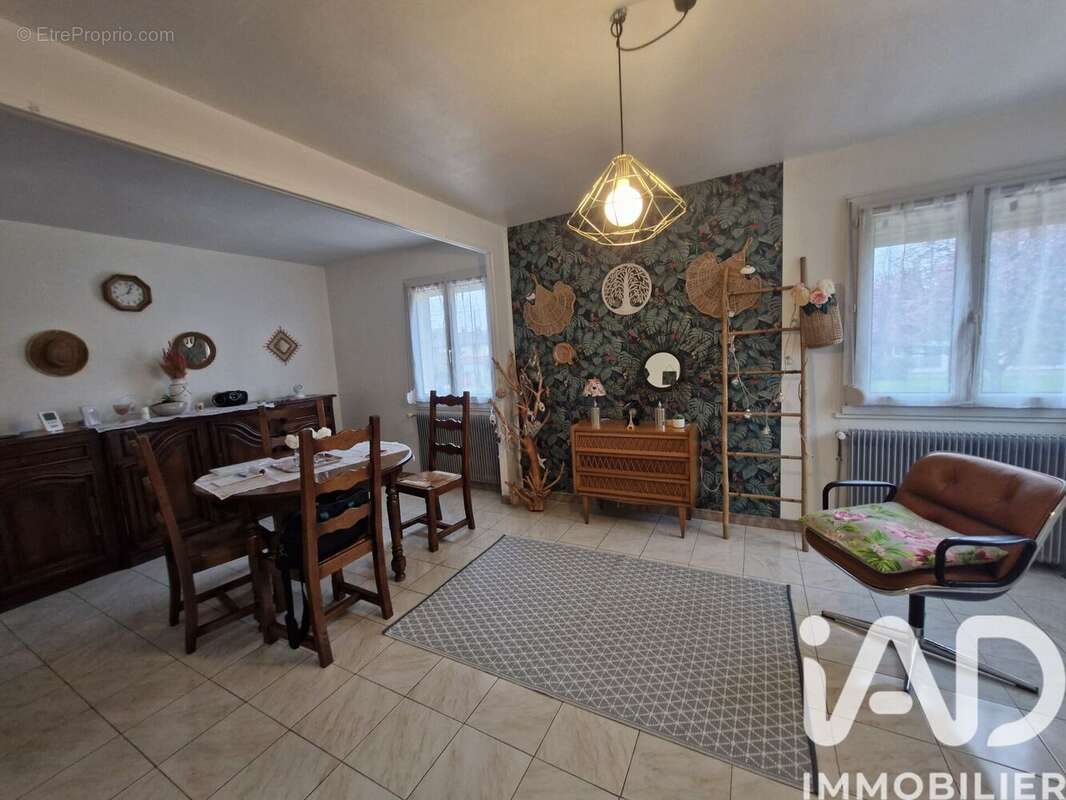 Photo 2 - Maison à LA RIVIERE-DE-CORPS