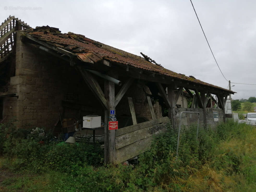 Maison à DOMMARTIN-LES-CUISEAUX
