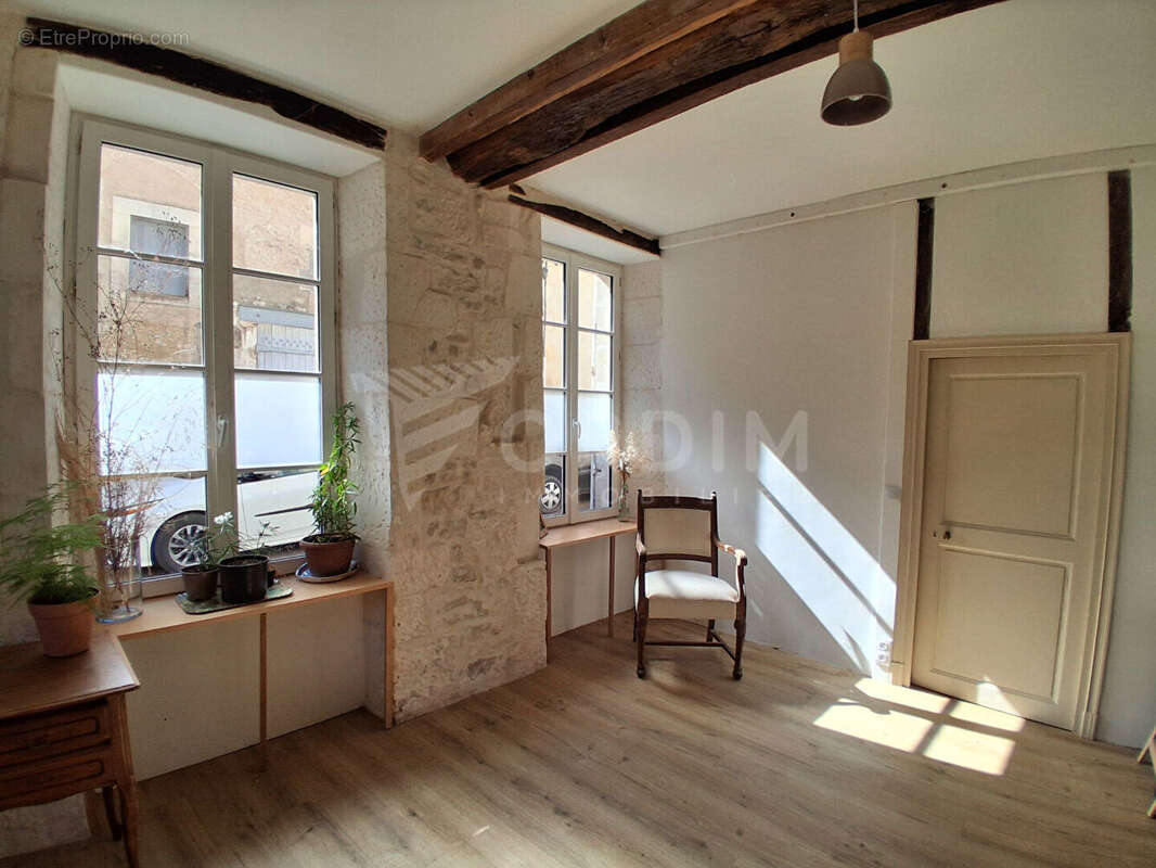 Maison à COULANGES-LA-VINEUSE