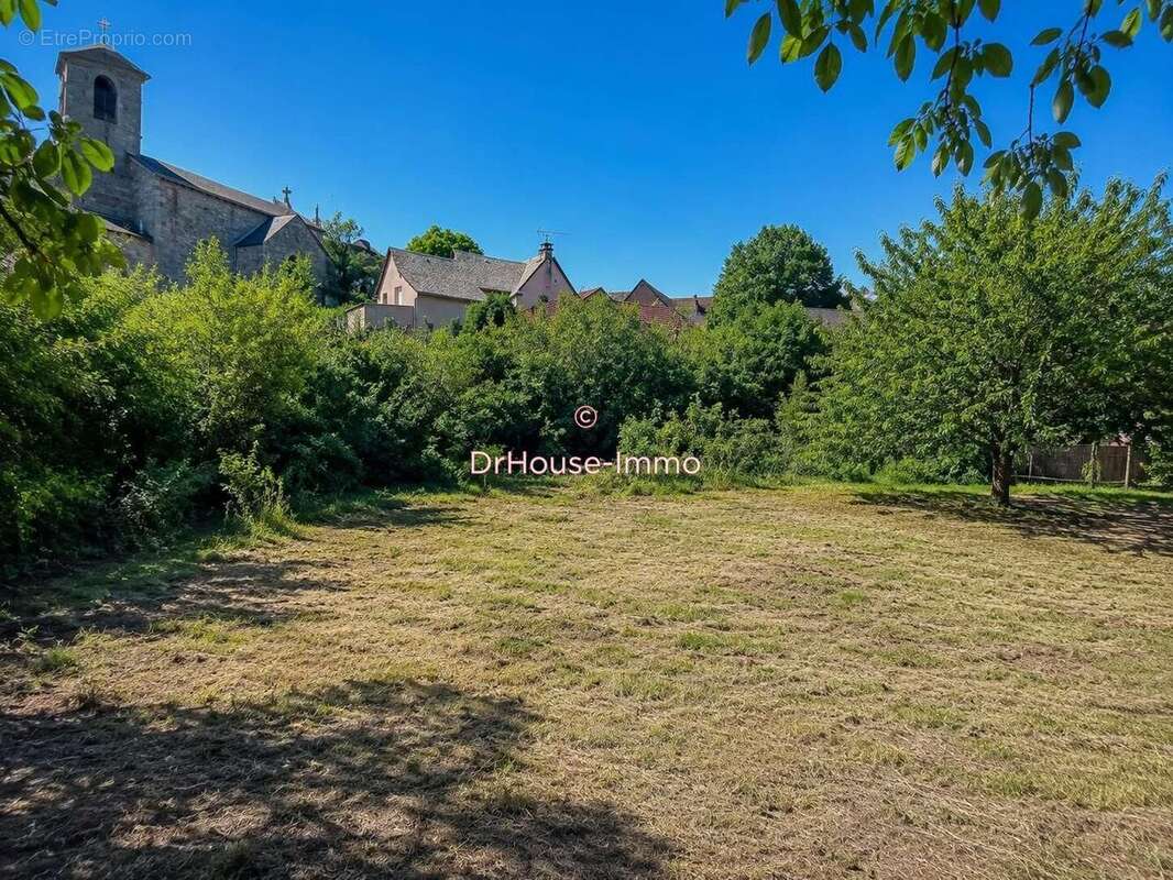 Terrain 680 m² à Rodelle  - photo 3