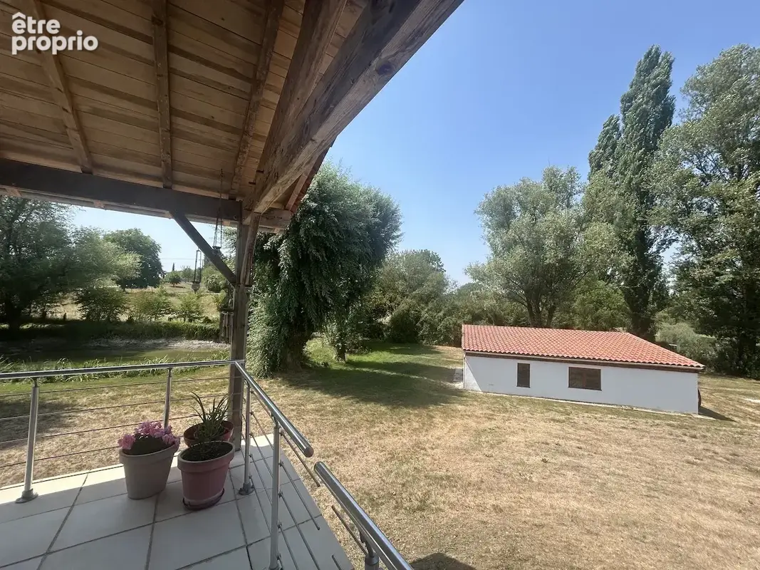 Maison d'architect avec étang, piscine, dépendances au calme. - photo 27