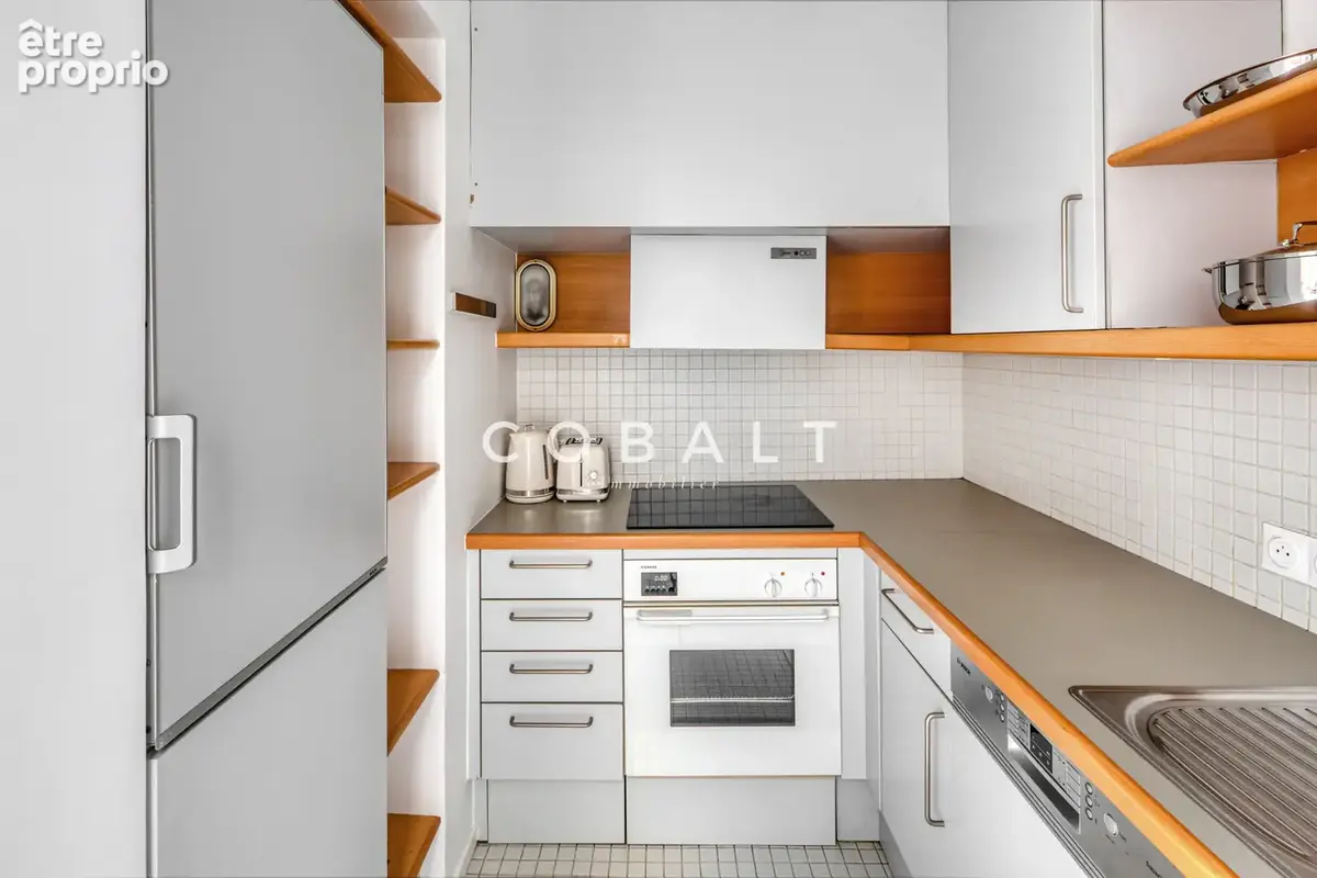 Appartement deux pièces dernier étage avec terrasse - Faubourg Saint-Honoré - photo 7