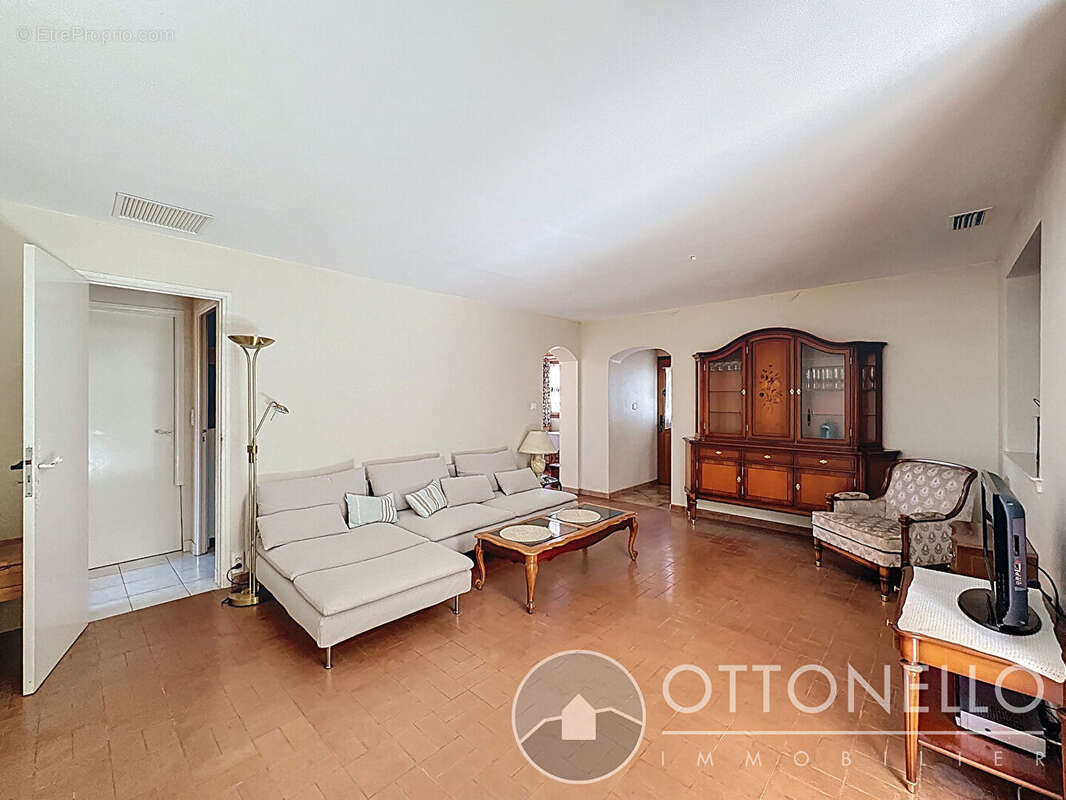 Maison à ROQUEBRUNE-SUR-ARGENS