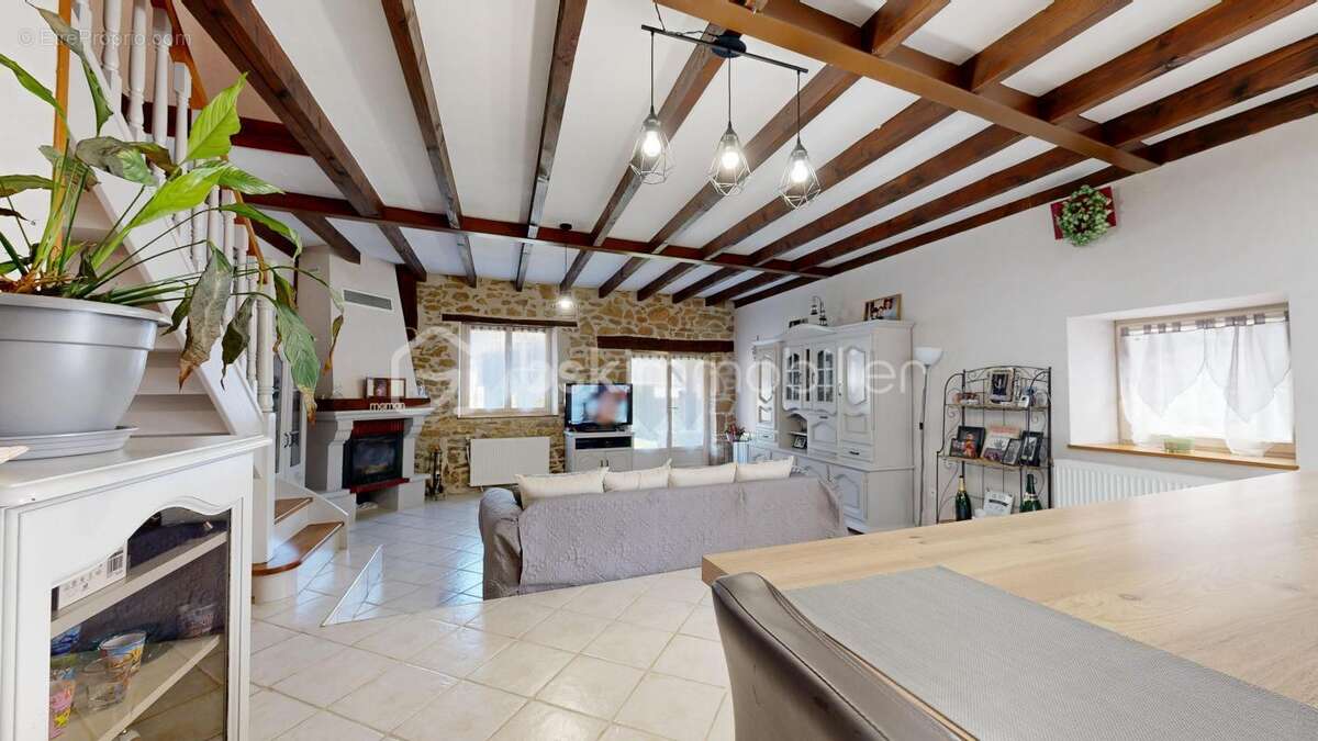 Maison à SAINT-JOUVENT