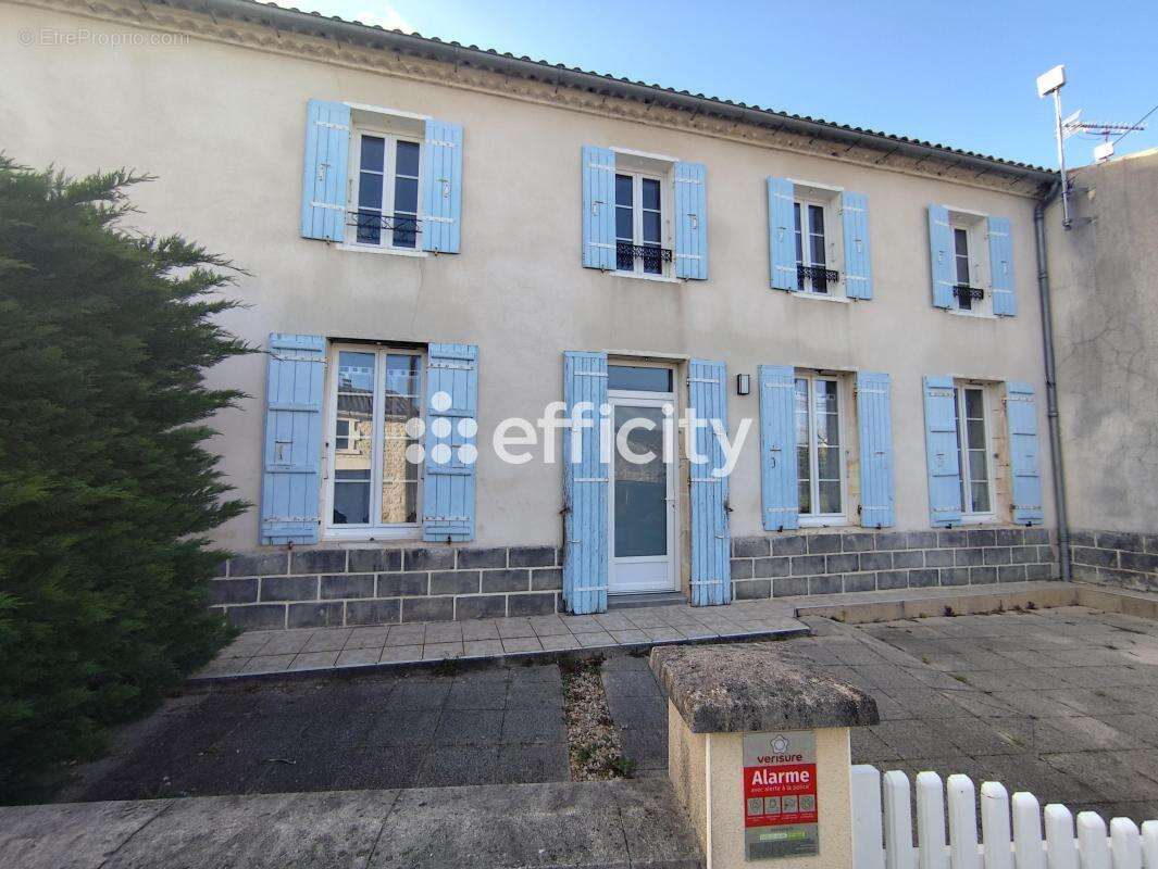 Maison à SAINTE-GEMME
