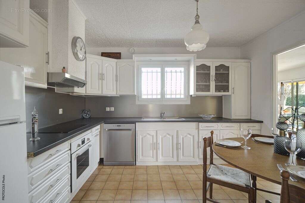Maison T6 128 m2 jardin, carport, piscine 1462 m² de terrain - photo 6
