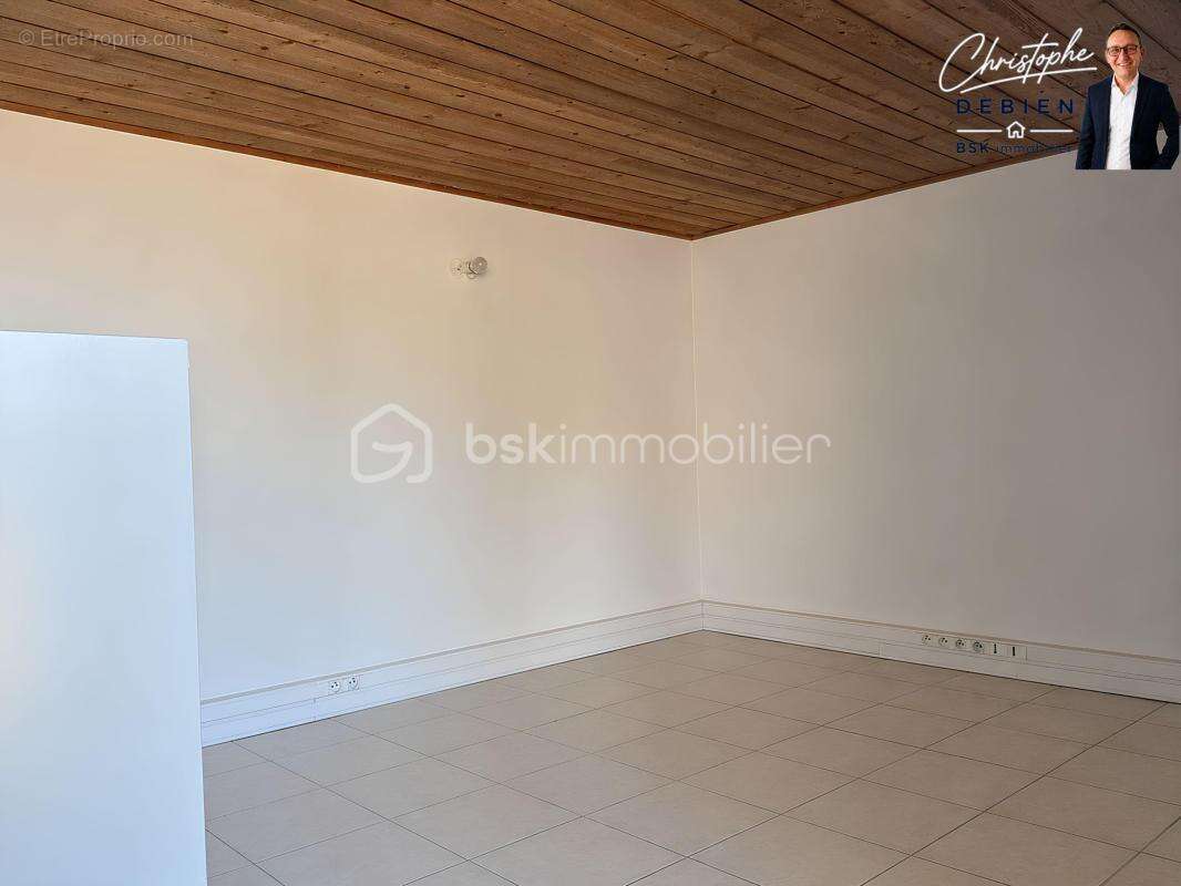 Les brouzils – 73 m² à rénover – terrain constructible 427 m² – garage – double projet possible – - photo 4