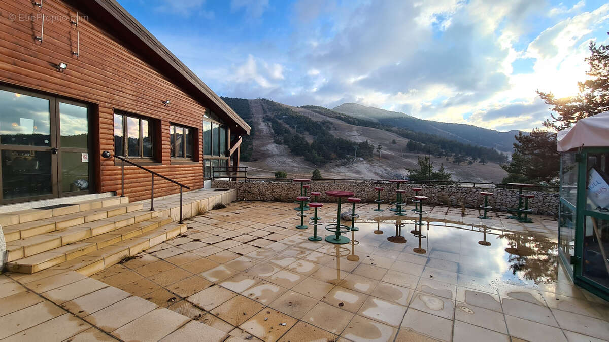 Commerce à GREOLIERES