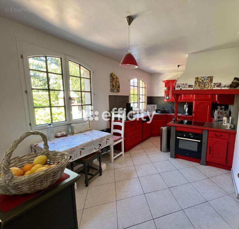 Maison à VER-SUR-LAUNETTE