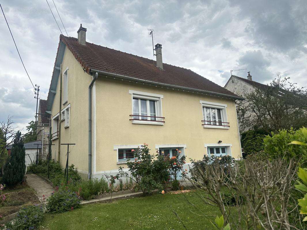 Maison à MOUROUX