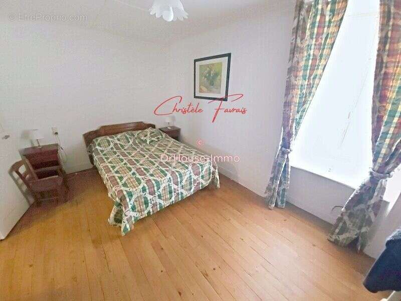 Maison à SAINT-GEORGES-DE-REINTEMBAULT