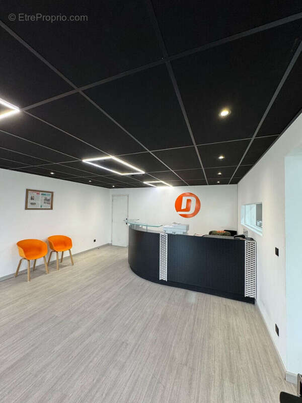 Commerce 210 m² à Salon-De-Provence  - photo 4
