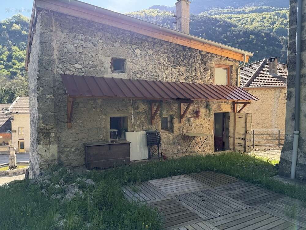 Authentique maison en pierre avec petit terrain de 375 M2 entièr - photo 13