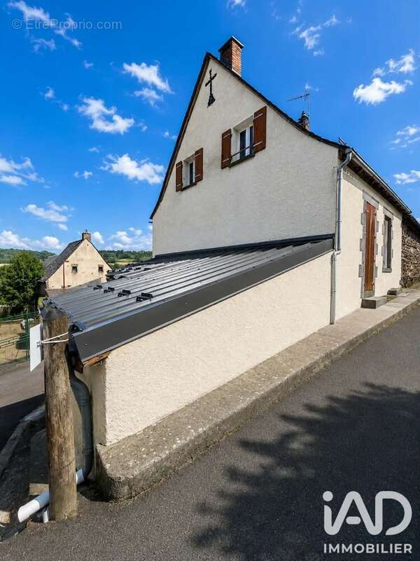 Maison 115 m² à Saint-Pierre-Roche  - photo 3
