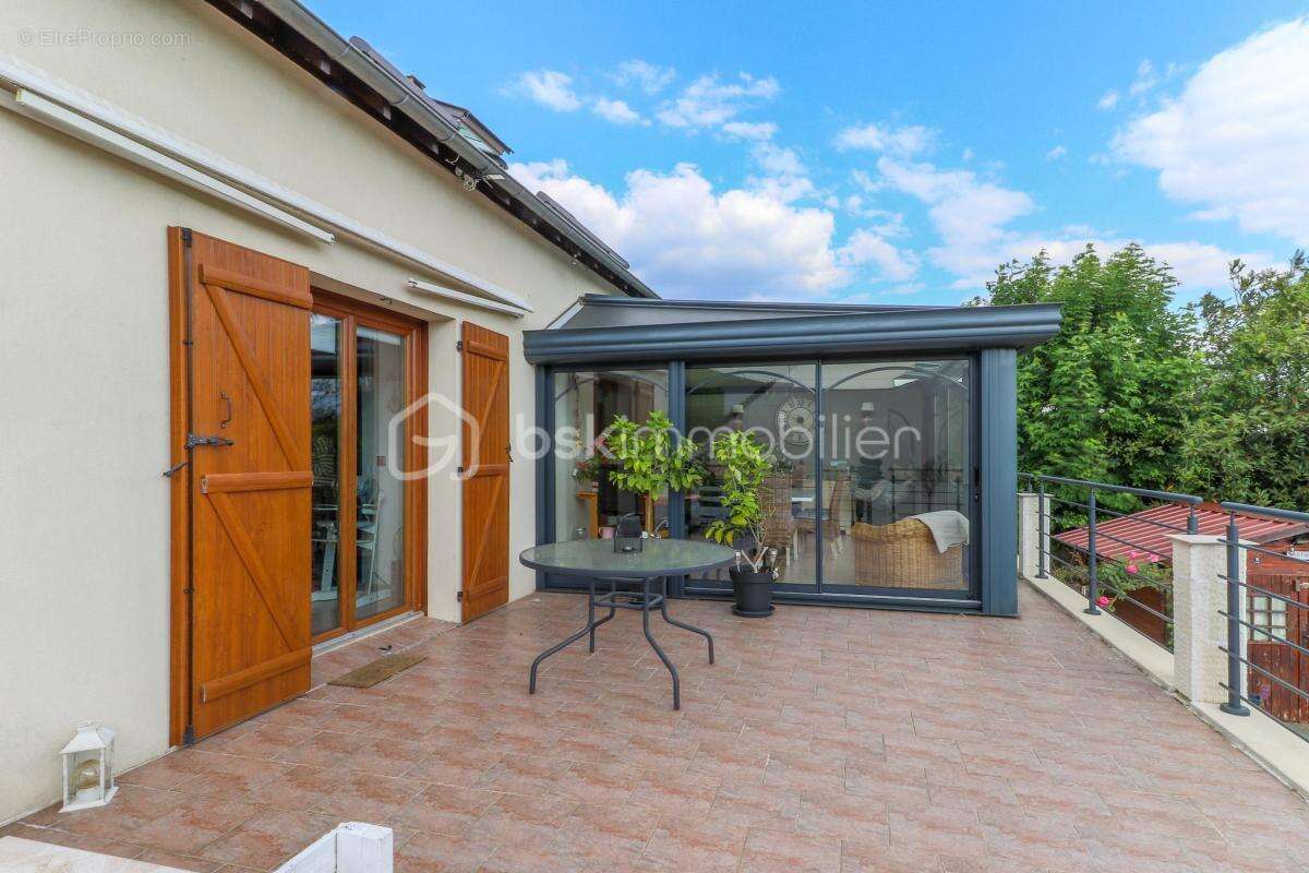 Maison à LA QUEUE-EN-BRIE