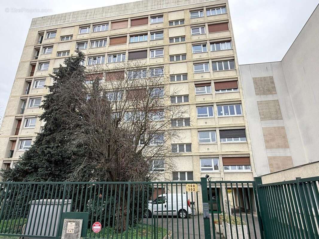 Appartement à LES PAVILLONS-SOUS-BOIS
