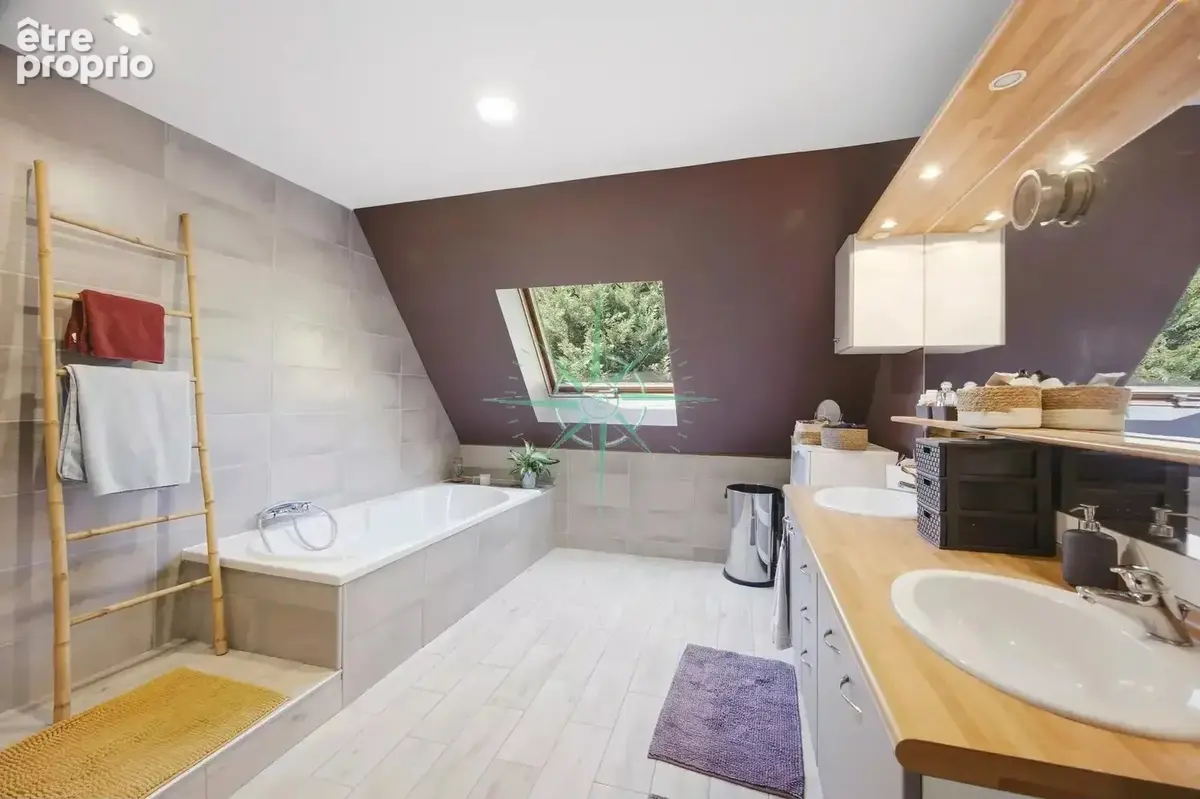 Propriété familiale de 185 m2 avec piscine, sans vis-à-vis. - photo 9