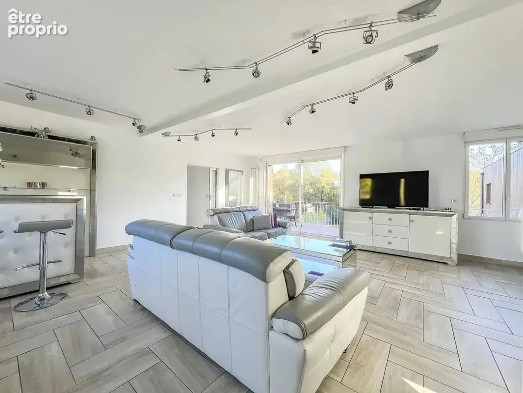 Maison 10 pièces 363 m² à vendre à Magny-En-Vexin (95420) - photo 3