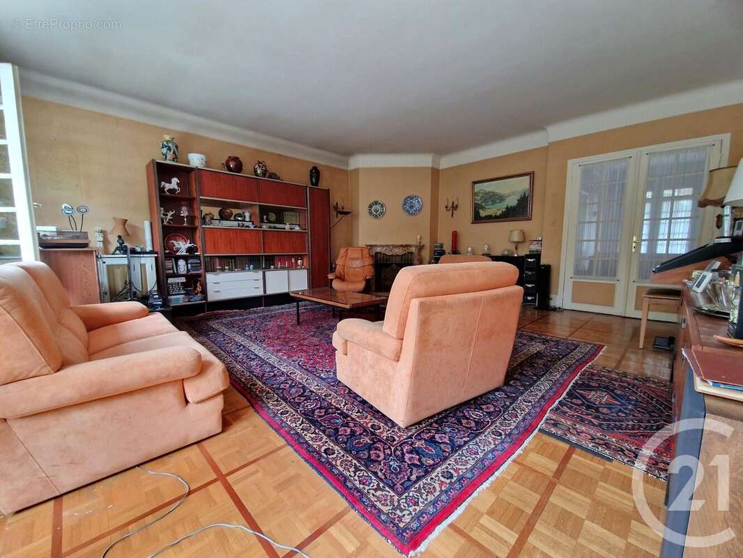 Maison à SAINT-MAUR-DES-FOSSES