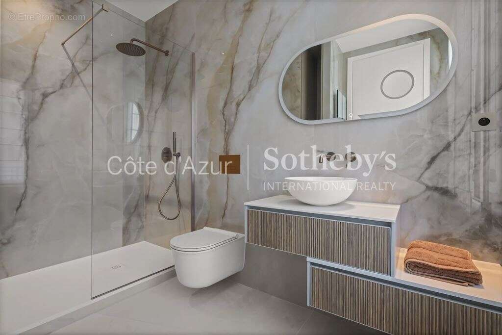 Appartement rénové de 145 m² avec trois suites et vue mer proche Croisette à Cannes - photo 11