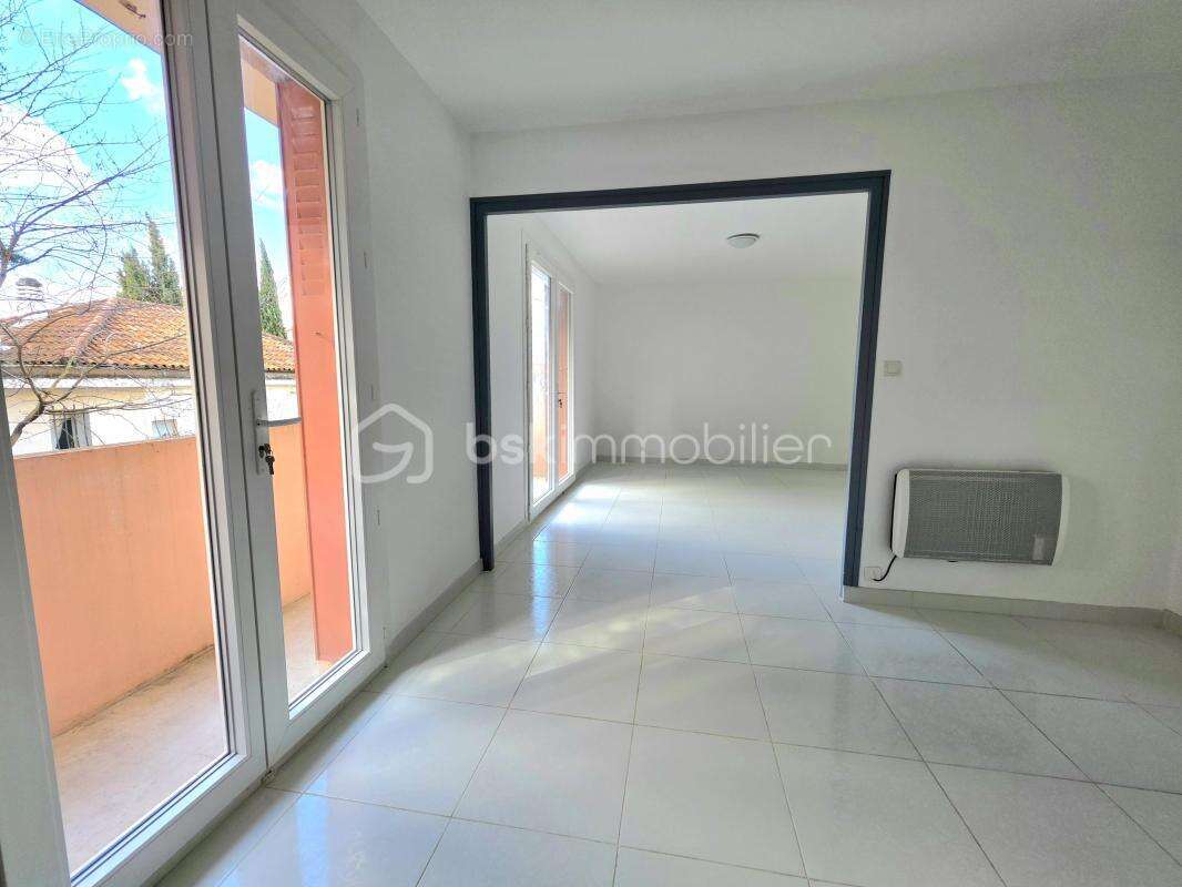 Appartement à VALREAS