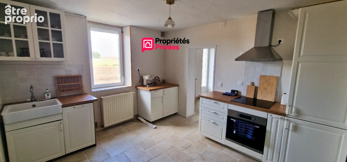 Maison à colombages de 135 m² - 6 pièces et 3 chambres + dépendances sur terrain de 1285 m² - photo 3