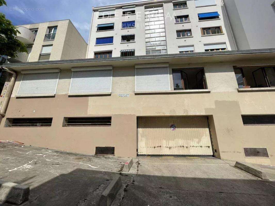 Parking à PARIS-13E