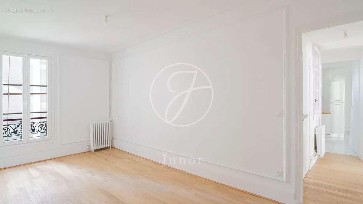 Appartement à PARIS-8E