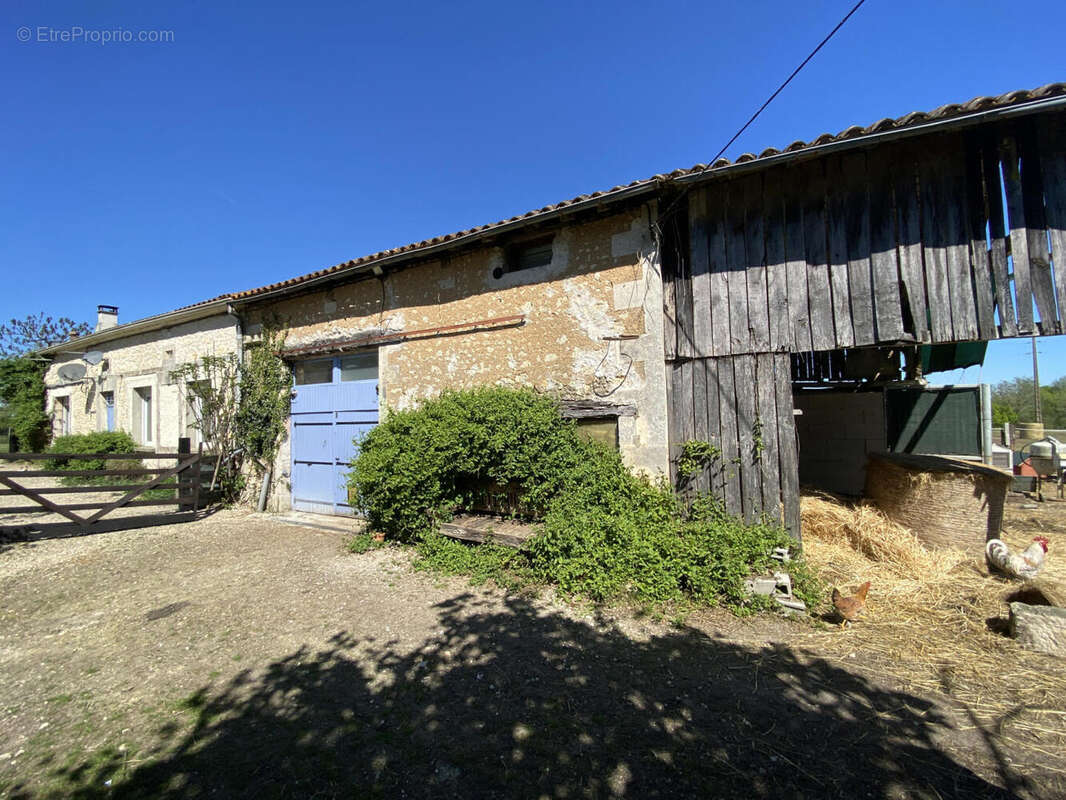 ensemble facade - Maison à SAINT-PRIVAT-DES-PRES