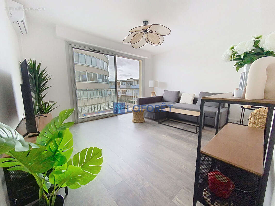 Tres bel appartement t2 cabine  traversant et renove avec vue mer - photo 3