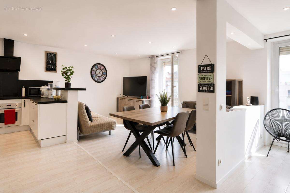 Appartement rénové 3 chambres ? 94 m² au sol ? Proche centre-ville - photo 2